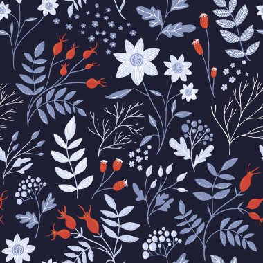 Beyaz çiçekli kış çiçekleri, kırmızı gül kalçalar ve süslü yapraklı farklı dallar. Koyu, pürüzsüz botanik doku, tekstil ve ambalaj kağıdı tasarımı için tekrarlanan arkaplan