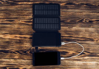 Güç banka farklı aygıtlar için güneşli batarya ile
