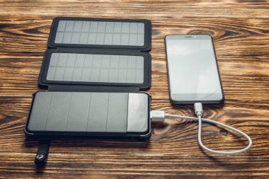 Güç banka farklı aygıtlar için güneşli batarya ile