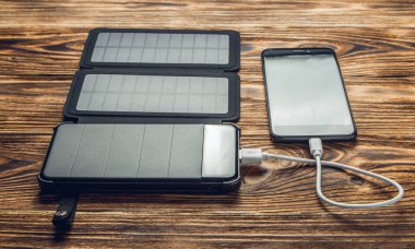 Güç banka farklı aygıtlar için güneşli batarya ile