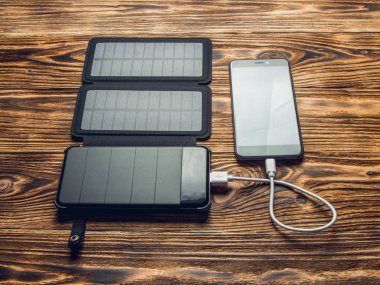 Güç banka farklı aygıtlar için güneşli batarya ile