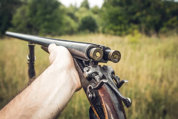 Chasseur Avec Pistolet Sur Steppe — Photo