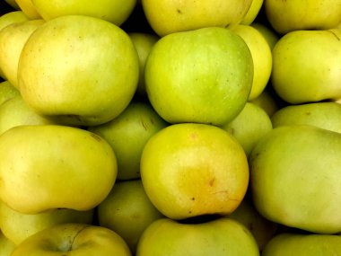 Sulu ve taze güzel elma