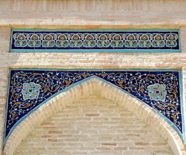 Taskent Uzbekistán Marzo 2019 Azulejo Acristalado Pared Madraza Barakhan Decorado —  Fotos de Stock