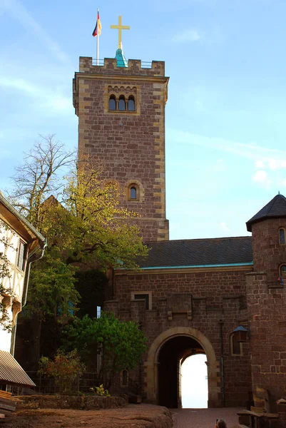 Wartburg castle yakınındaki Eisenach, tutun (Almanca: Bergfried), Thueringer Wald, Thuringia, Almanya, Europe. Bir kuledir kaleler içinde ortaçağ boyunca Avrupa soylular tarafından inşa edilmiş bir tür olduğunu
