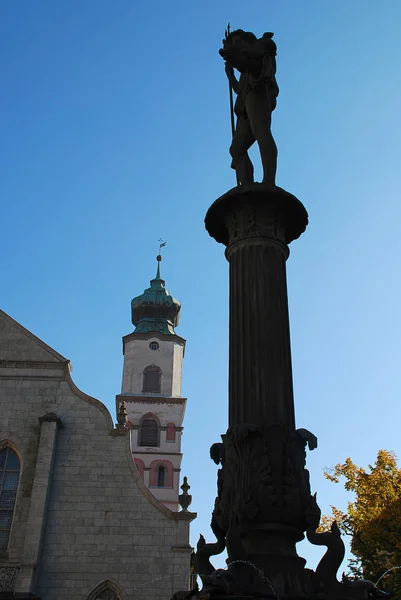 Gereja Stephan Dan Patung Neptunus Air Mancur Dengan Nama Yang — Stok Foto