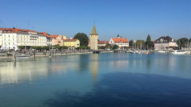Liman Lindau, Konstanz Gölü (Almanca: Bodensee) Kulesi Mangturm. Lindau, liman Mangturm kulede, daha önce bir sinyal kule oldu ve bugün masal Lindau Kulesi