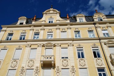 Meran, South Tyrol, İtalya, Via Giardini, Piazza della Rena (Sandplatz, tipik evde)