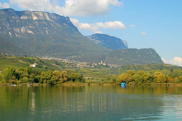 Lake Kaltern (İtalyanca: Lago di Caldaro; Almanca: Kalterer bakınız) bir göldür South Tyrol, İtalya için Kaltern belediyesinde