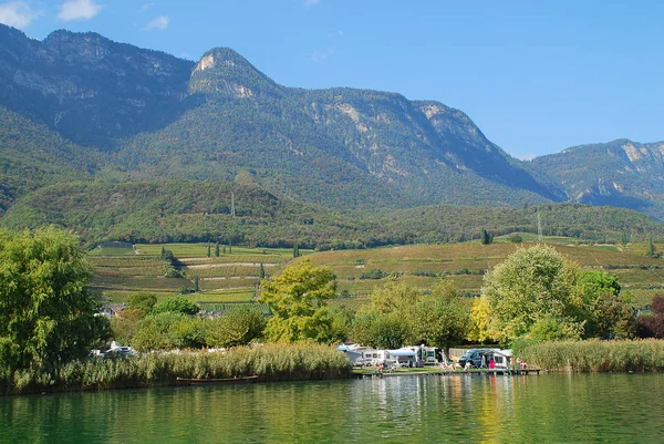 Lake Kaltern (İtalyanca: Lago di Caldaro; Almanca: Kalterer bakınız) bir göldür South Tyrol, İtalya için Kaltern belediyesinde