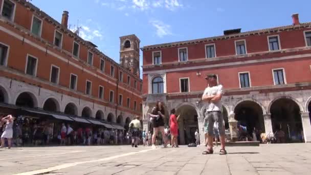Кадры Time Lapse Венеция Италия Кампо Сан Джакомо Риальто Туристы — стоковое видео