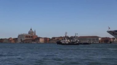 Zaman atlamalı: Venedik Canal della Giudecca geçerek büyük bir Cruise liner görünümü