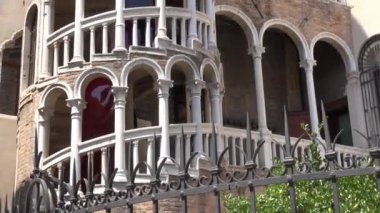 Venedik. İtalya: Palazzo Contarini del Bovolo Venedik, İtalya'da küçük bir palazzo, en iyi Scala Contarini del Bovolo olarak bilinen dış çok kemerli spiral merdiven için bilinen