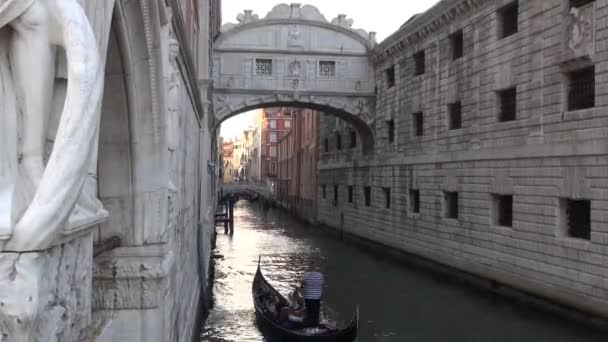 Λήξη Χρόνου Κίνησης Gondolas Τους Τουρίστες Ένα Ταξίδι Κάτω Από — Αρχείο Βίντεο