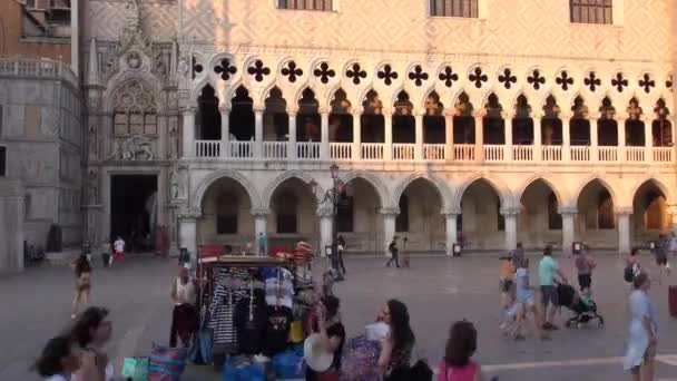 イタリア ヴェネツィアのサンマルコ広場 ドージス宮殿として知られているドゥカーレ宮殿は 背景にある 時間の経過 — ストック動画