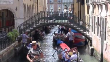 Zaman atlamalı: Venedik Gondol, İtalya: Dar bir kanalda yoğun saat