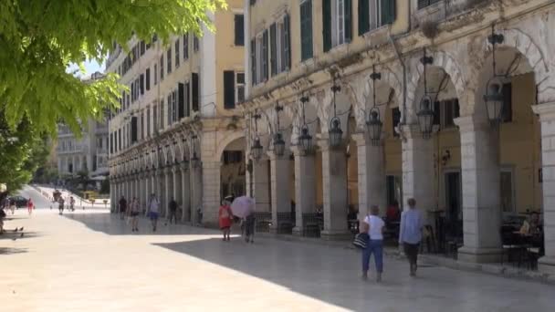 Liston Corfu Met Galerij Terrassen Modieuze Cafés Buurt Van Spianada — Stockvideo