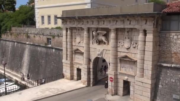 Kroatië Zadar Kopnena Vrata Landpoort Met Leeuw Van Saint Mark — Stockvideo