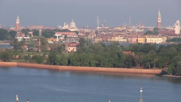 Venedig Italien Utsikt Från Kryssning Liner Lagunen Venedig Fjärran Campanile — Stockvideo