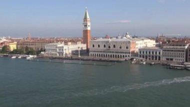 Venedik, İtalya zaman atlamalı: Campanile ile rıhtım Ria degli Schiavoni, Grand Canal, Basilica di Santa Maria della Salute, Doges Palace ve Piazza San Marco (bir yolcu gemisi görünümü)