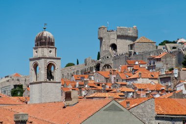 Hırvatistan: Dubrovnik 'in duvarları ve çatıları Minceta Kulesi' ni görüyor