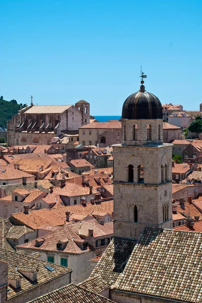 Dubrovnik, Hırvatistan: Çatılar, St. Saviour Kilisesi ve Aziz Ignatius Kilisesi manzarası