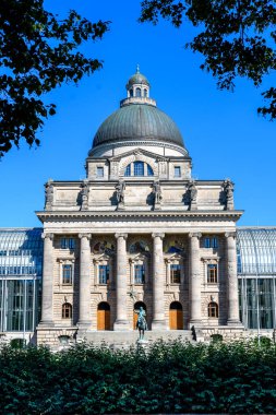 Münih, Almanya: Bavyera Devlet Başbakanlığı (Almanca: 