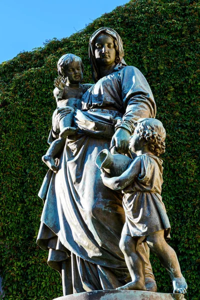 Weimar Thuringia Germany Fountain Donndorfbrunnen Mother Fetching Water Her Two — Stock Photo, Image