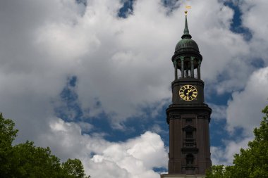 St. Michael Kilisesi, Hamburg, Almanya (Almanca: Hauptkirche Sankt Michaelis, halk arasında Michel olarak da bilinir) Hamburg 'un beş ana kilisesinden biri ve şehrin en ünlü kilisesidir.