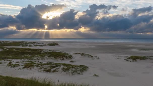 Pulau Amrum Jerman Sisa Sinar Matahari Muncul Melalui Awan Badai — Stok Video