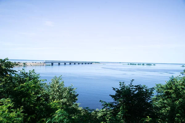 Dnepr River. Par une journée ensoleillée d'été. Tcherkassy . — Photo