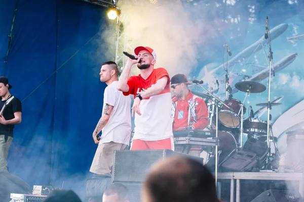 Концерт украинского рэпера Ярмака 27 мая 2018 года на фестивале в Черкассах, Украина — стоковое фото