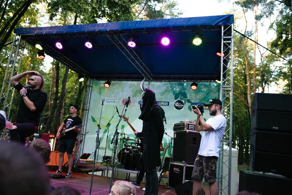 Выступление рок-группы "Чумацкий Шлях" 10 июня 2017 года в Черкассах, Украина — стоковое фото