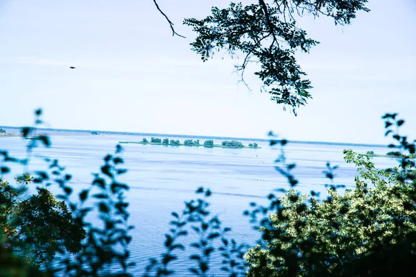 Río Dnepr. En un día soleado de verano. Cherkassy . — Foto de Stock