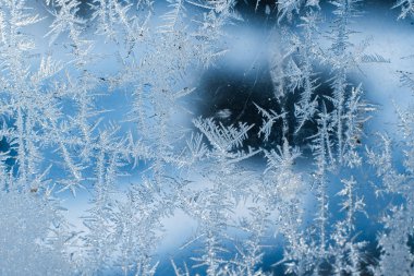 Ayaz desenleri donmuş penceresinde makro alır. Kış arka plan