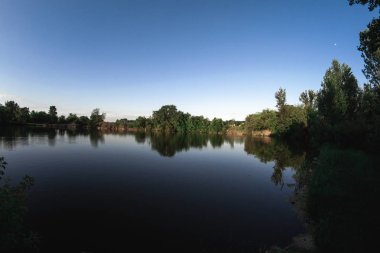 Akşam yaz göl'manzara