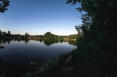 Akşam yaz göl'manzara
