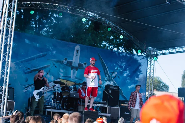 Концерт украинского рэпера Ярмака 27 мая 2018 года на фестивале в Черкассах, Украина — стоковое фото