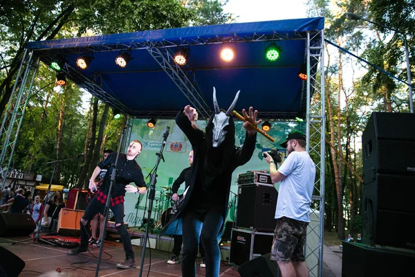 Performance of the rock group "Chumatsky Shlyakh" June 10, 2017 in Cherkassy, Ukraine — Stock Photo, Image