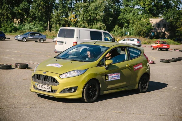 Rally o výrobních automobilech 10. října 2018 ve městě Cherkasy na Ukrajině. Vstup volný. Na otevřeném vzduchu — Stock fotografie