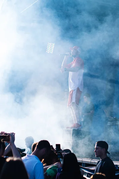 Koncert ukraińskiego rap artysta Yarmak 27 maja 2018 r. na festiwalu w Czerkasach na Ukrainie — Zdjęcie stockowe