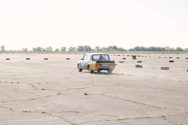 Rali em carros de produção em outubro 10, 2018 na cidade de Cherkasy, Ucrânia. Entrada gratuita. Ao ar livre — Fotografia de Stock