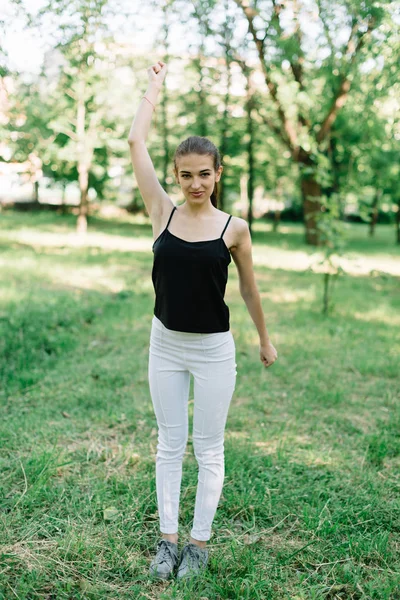 Young beautiful girl doing yoga outdoors in the park — Stock Photo, Image