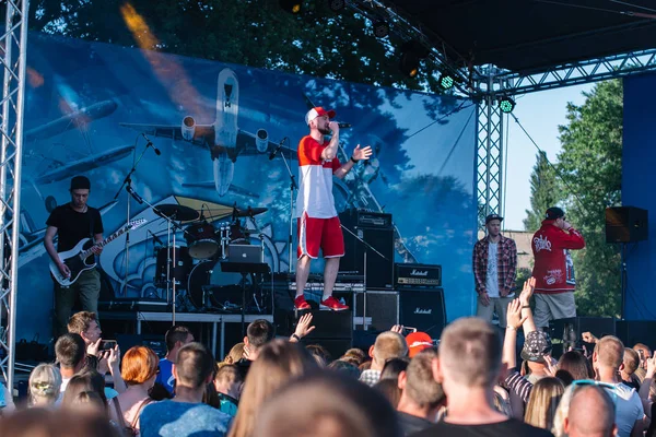우크라이나의 콘서트 랩 아티스트 Yarmak 체르카시, 우크라이나의 축제 2018 년 5 월 27 일 — 스톡 사진