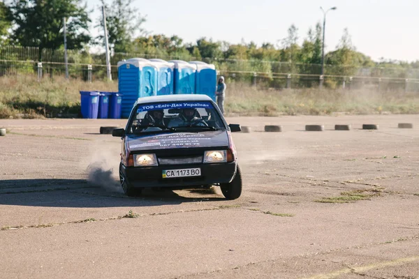 Rally o výrobních automobilech 10. října 2018 ve městě Cherkasy na Ukrajině. Volný vstup — Stock fotografie