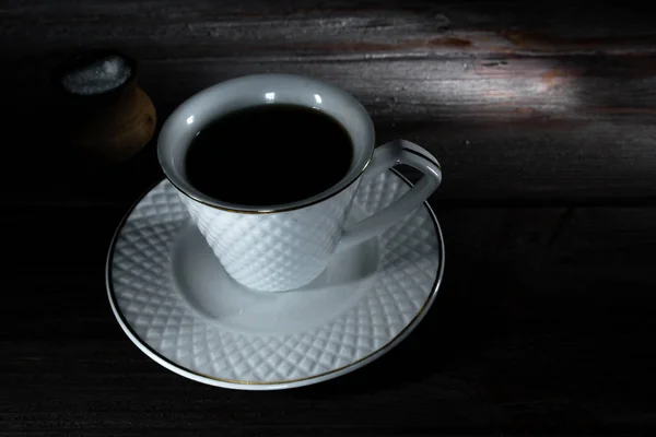 Φλιτζάνι καφέ σε σκούρο ξύλινο φόντο — Φωτογραφία Αρχείου