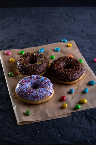 Donuts on a wooden board on a blue concrete background — Stock Photo, Image