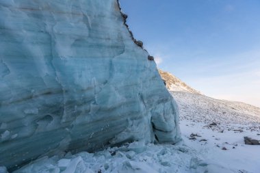 Dağlardaki kayalar.