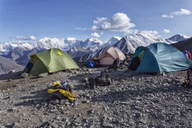 Altai, Belukha dağı, Karatyurek geçidi, geçitte kamp..