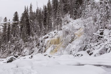 Kışın buz düşer güneşli bir günde, Ural
